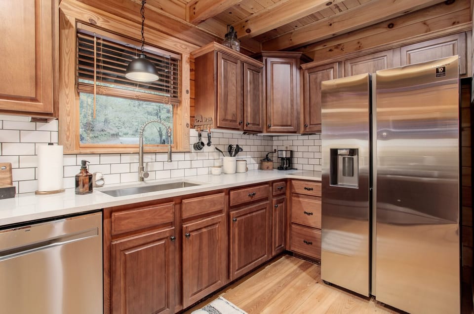 Updated Modern Chef's Kitchen with Stainless Steel Appliances!