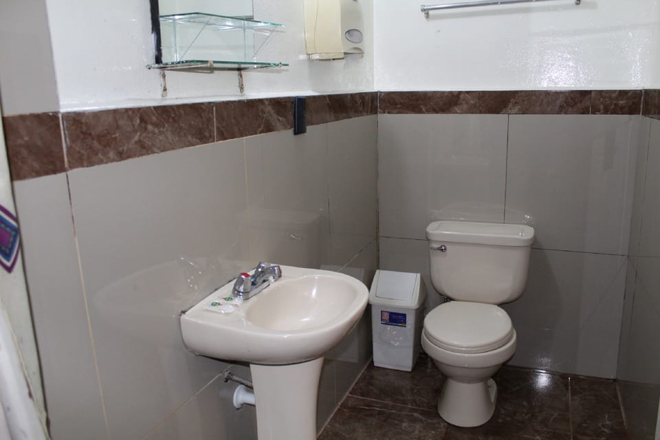 Classic Double Room | Bathroom | Shower, towels