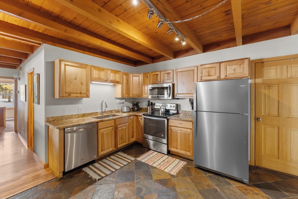 Condo (2 Bedrooms) | Property amenity