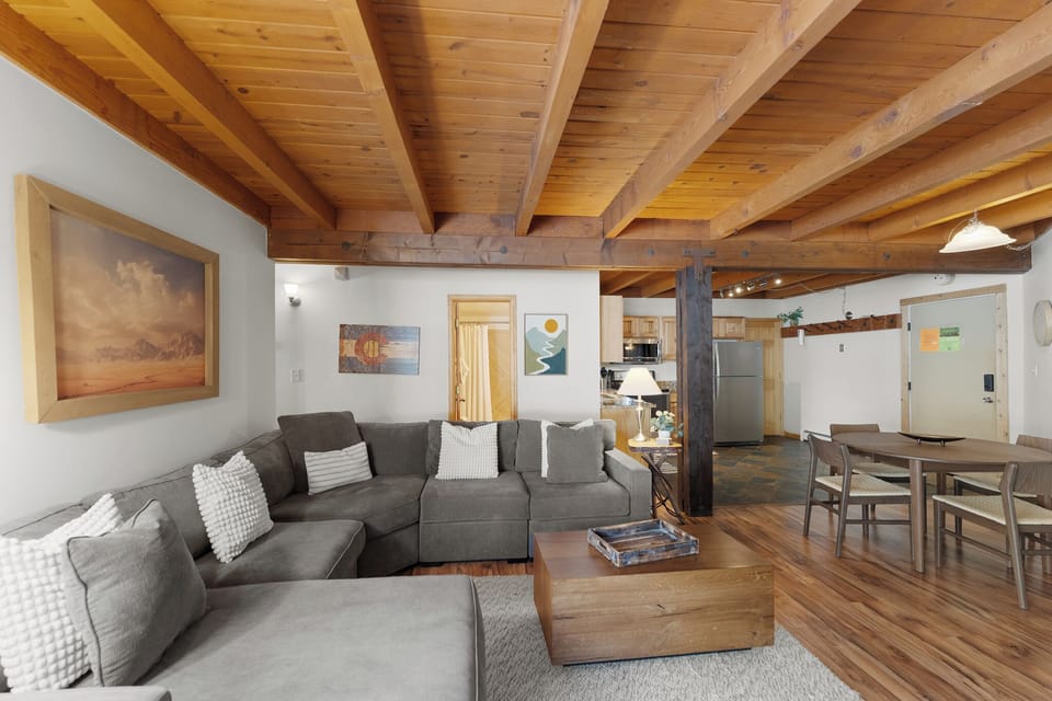 Condo (2 Bedrooms) | Property amenity