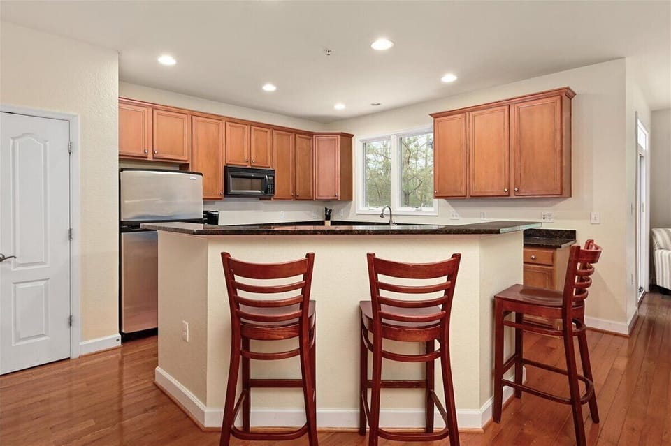 2nd Kitchen and Dining (6)