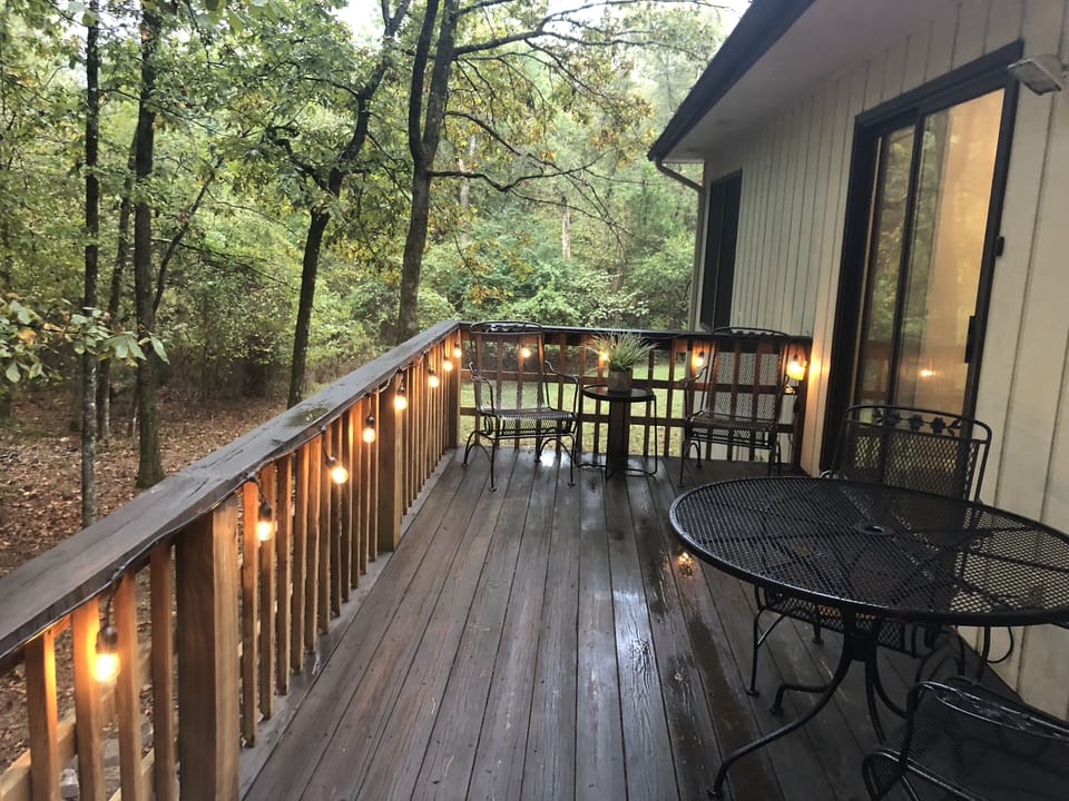 Beautiful Deck in the Treetops!