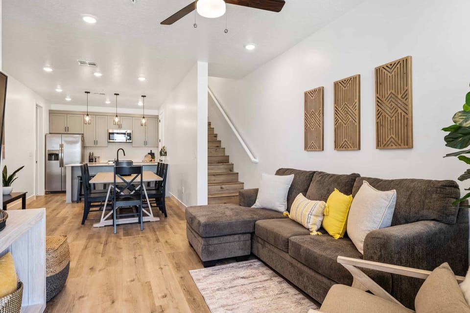 Condo, 3 Bedrooms | Living area | Smart TV, streaming services