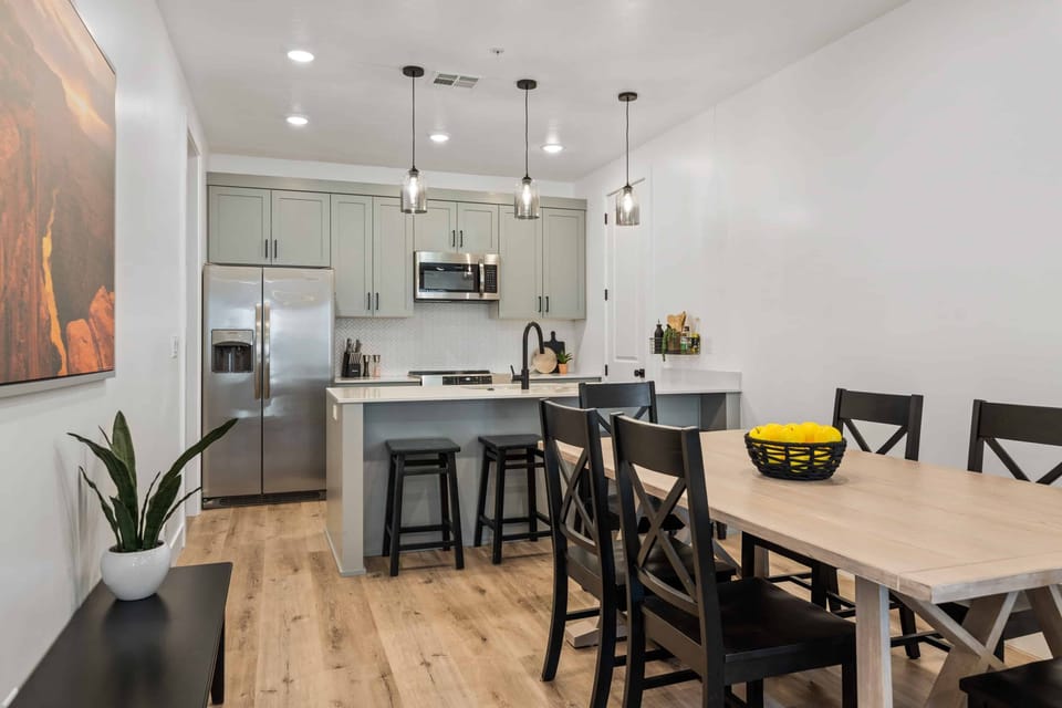 Condo, 3 Bedrooms | Dining