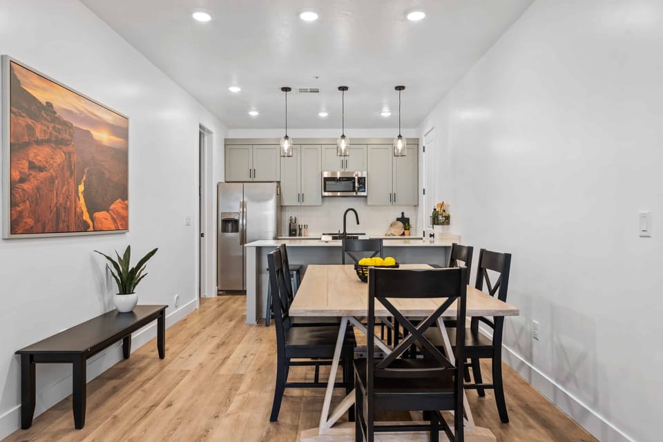 Condo, 3 Bedrooms | Dining