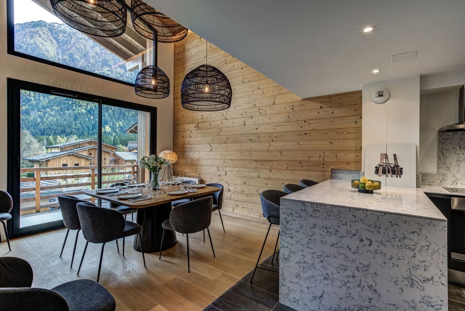 Double heighted dining room seats 8