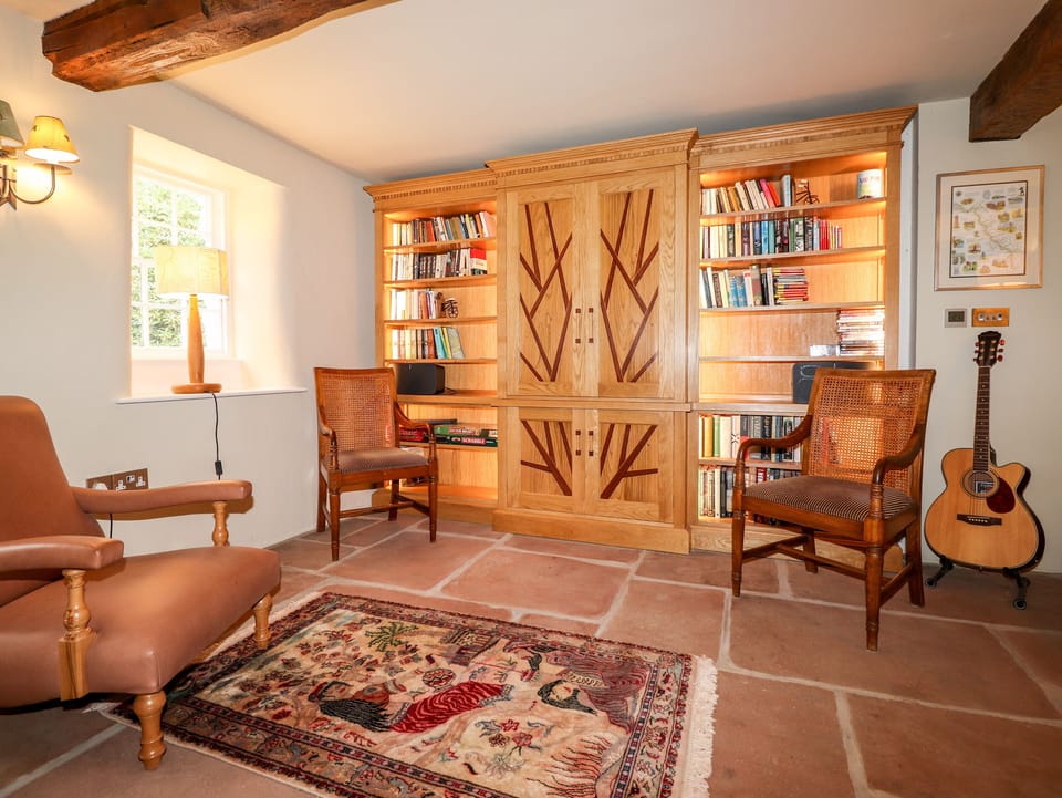 Cottage | Living room | Fireplace