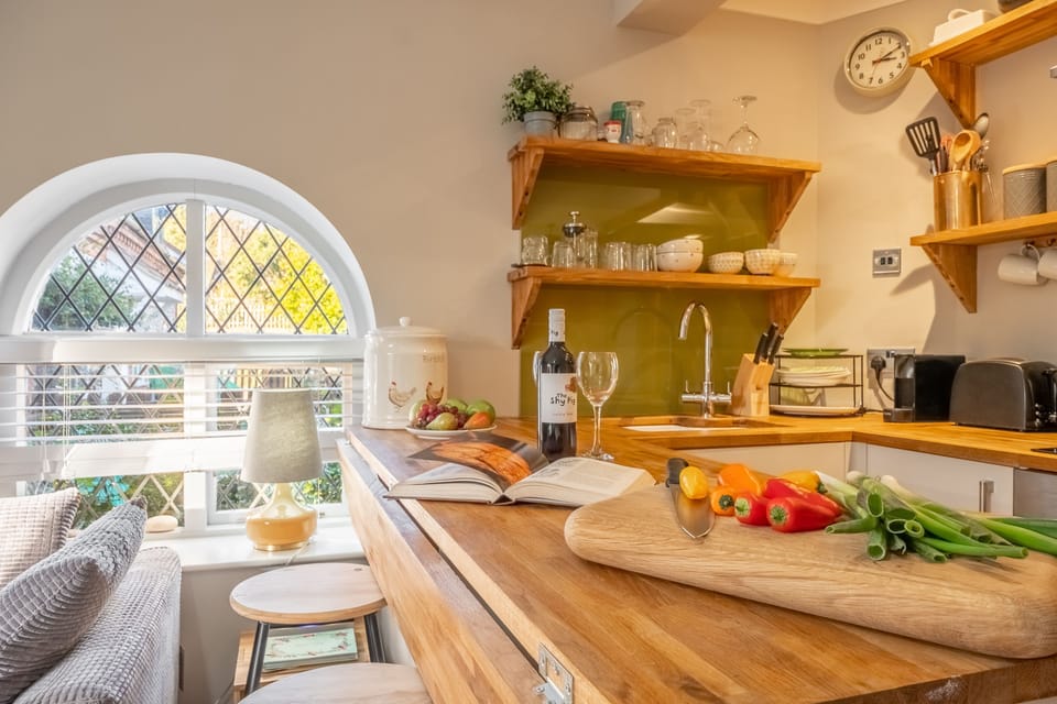 Ground floor: Well-equipped kitchen area with a sit at peninsular