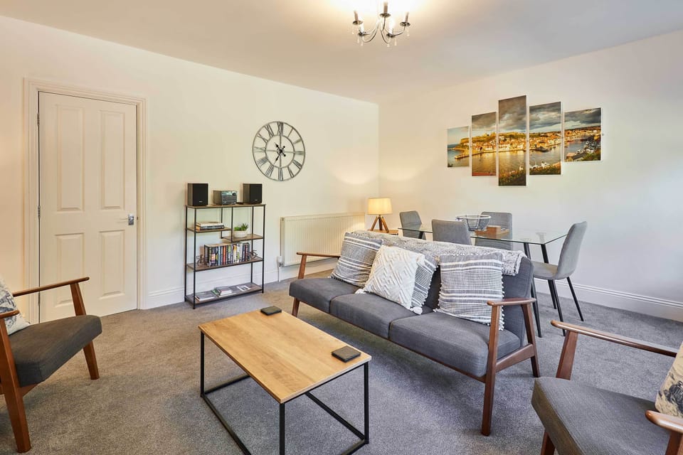 The Captain's Loft, Whitby - Host & Stay