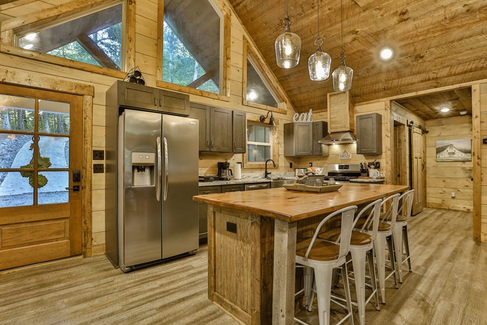 Gorgeous Kitchen with Island to eat at
