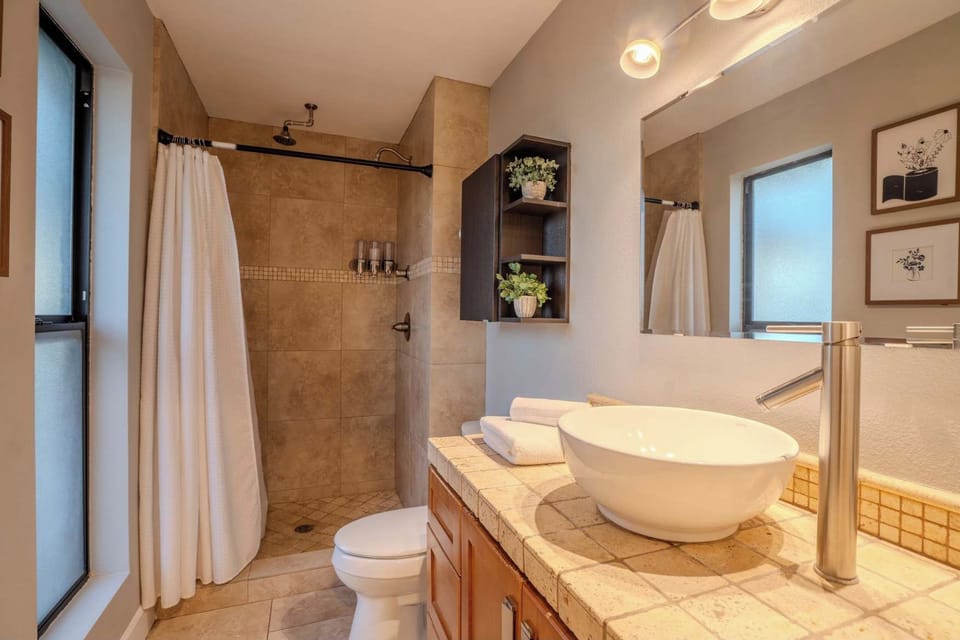 Bedroom 1, Master shower