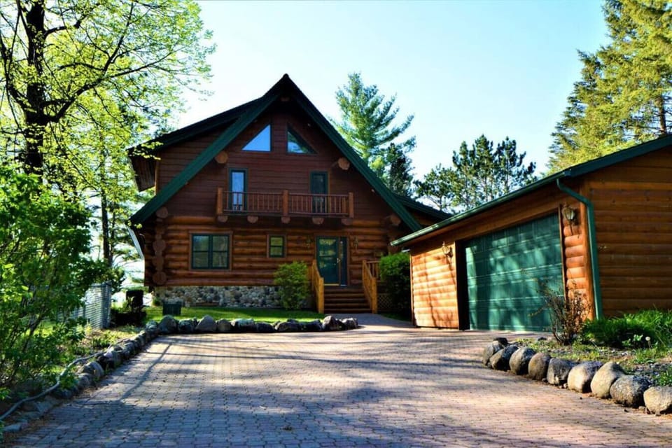 Amazing Log Cabin On Lower South Long Lake