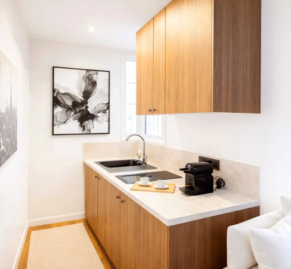 Well equipped kitchen with top induction plate and appliances for hassle-free cooking.