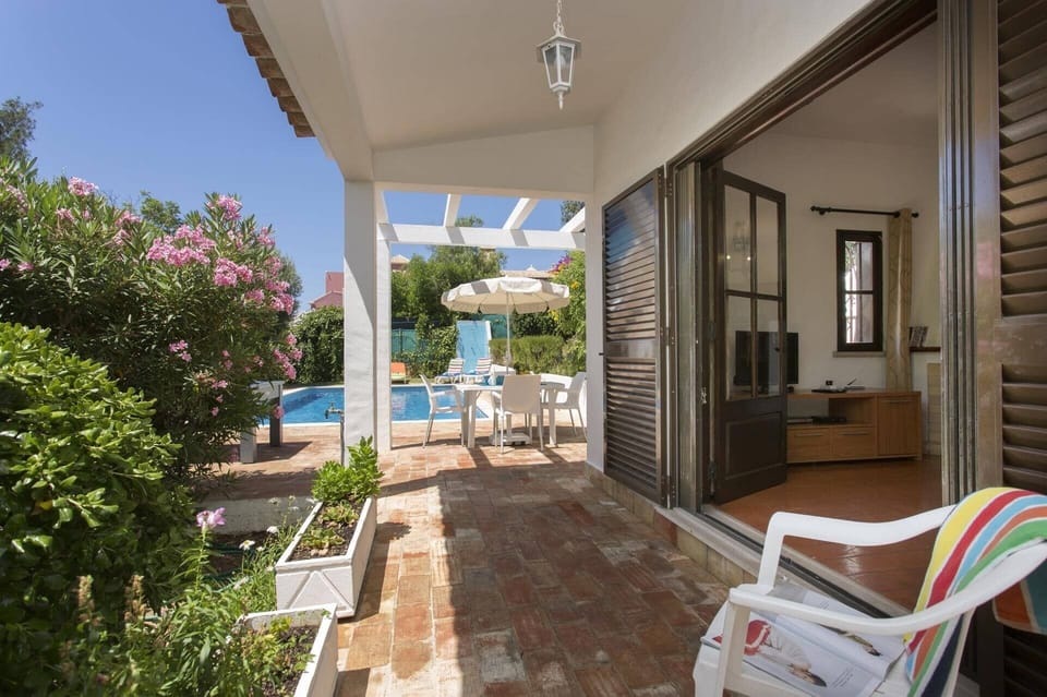 Villa Emilio Pequena image