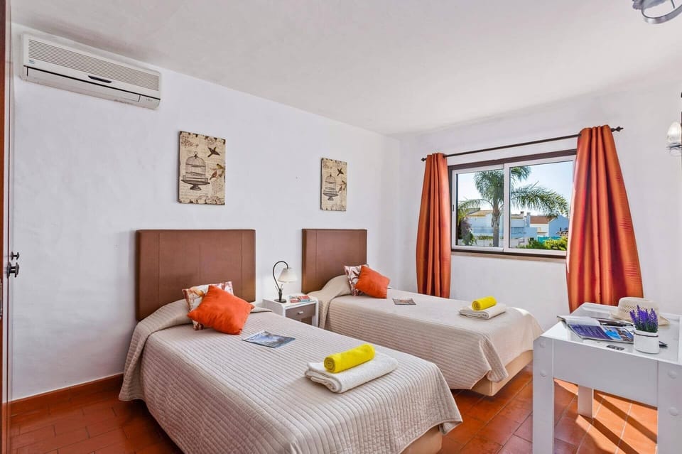 Villa Emilio Pequena image