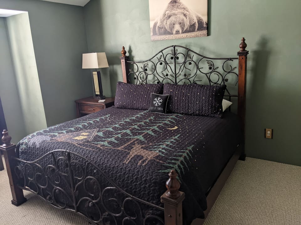 Master Bedroom
King Size Bed