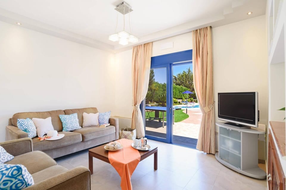 Villa Clive image