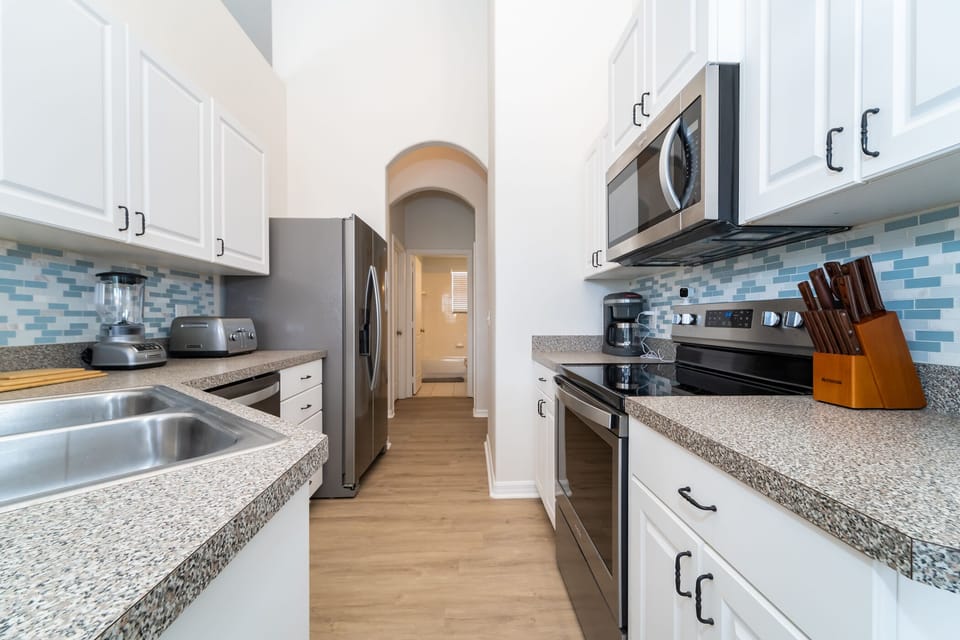 kitchen featuring stainless steel appliance package