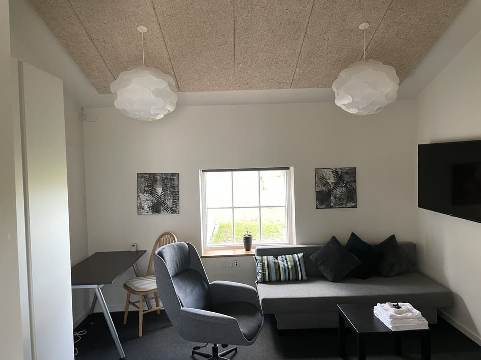 Premium Quadruple Room | Desk, laptop workspace, iron/ironing board, travel crib