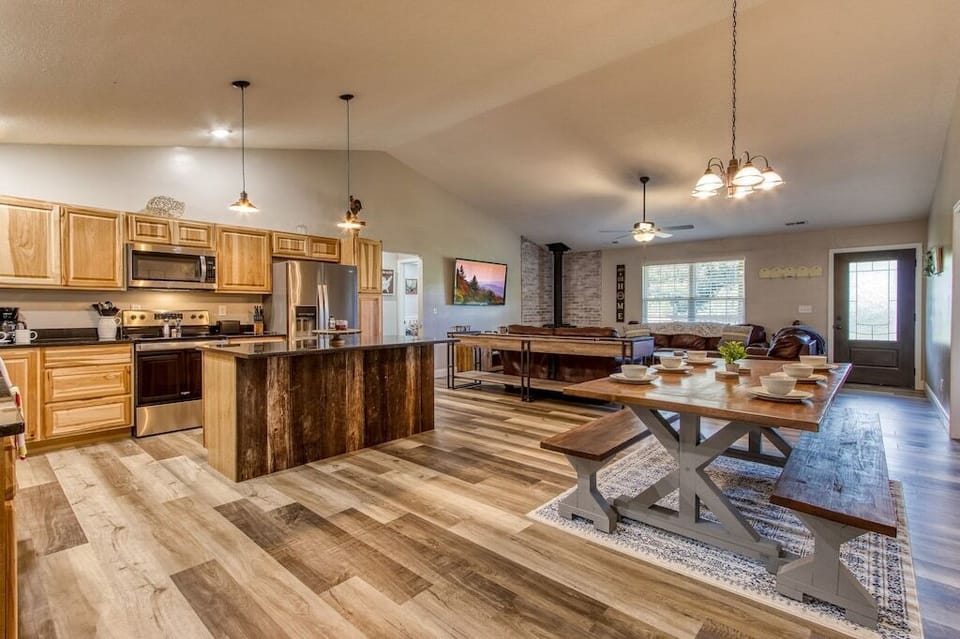 Sticks Creek's open living space