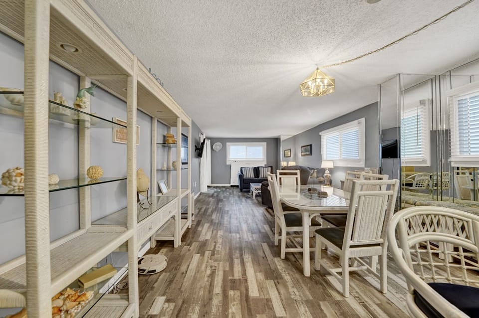 Dining/ Common Area
