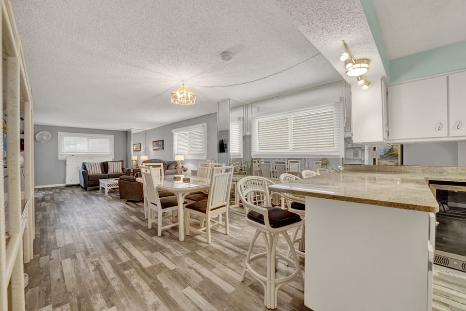 Dining/ Common Area
