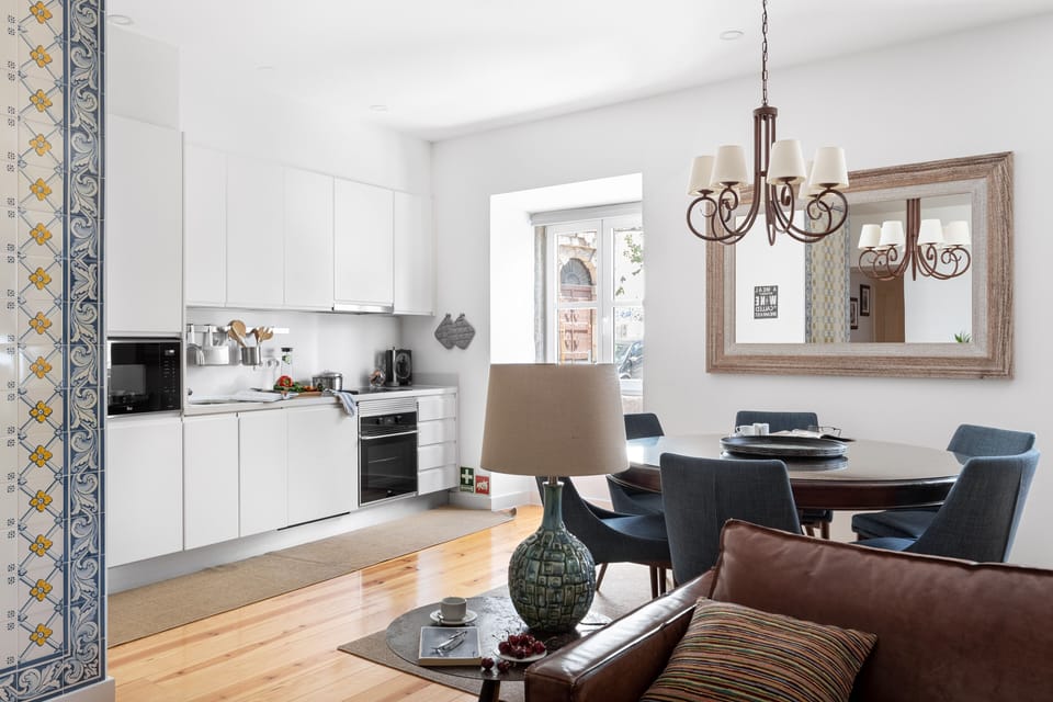 Stylish lounge with open kitchen | All the dishes for family meals