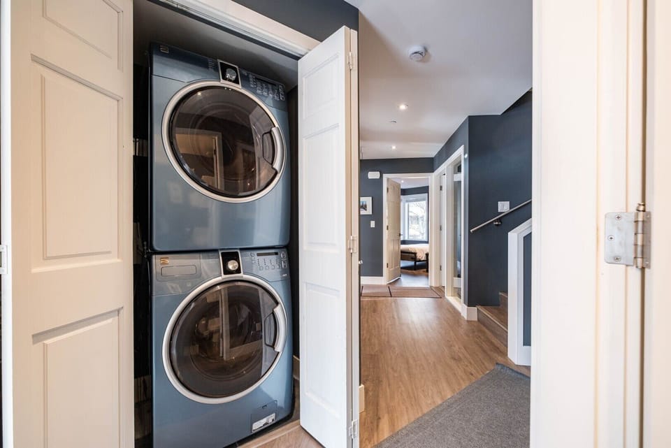Laundry area: Washer/dryer