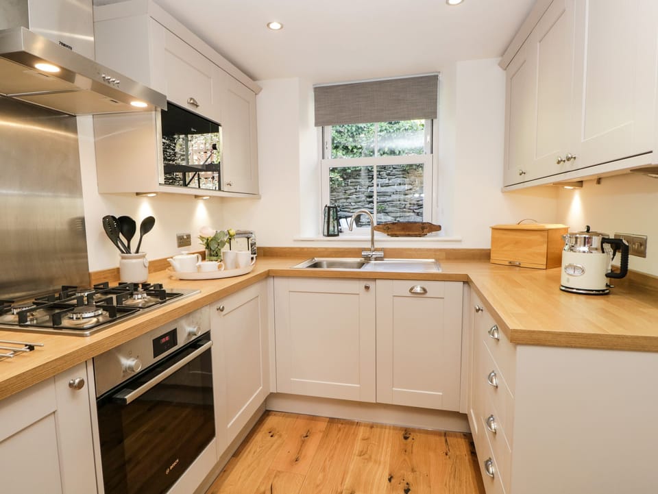 Cottage | Private kitchen | Fridge, microwave, dishwasher, electric kettle