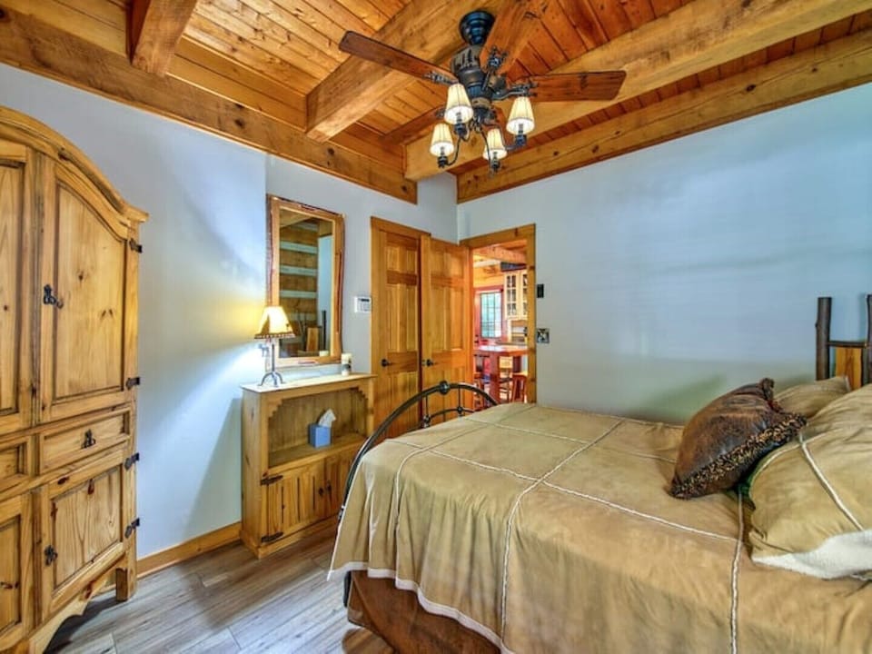 Same downstairs bedroom with closet


