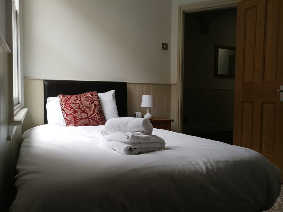 House, Private Bathroom | Room amenity