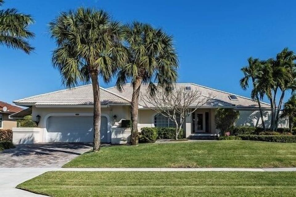 Welcome to 390 Henderson Court