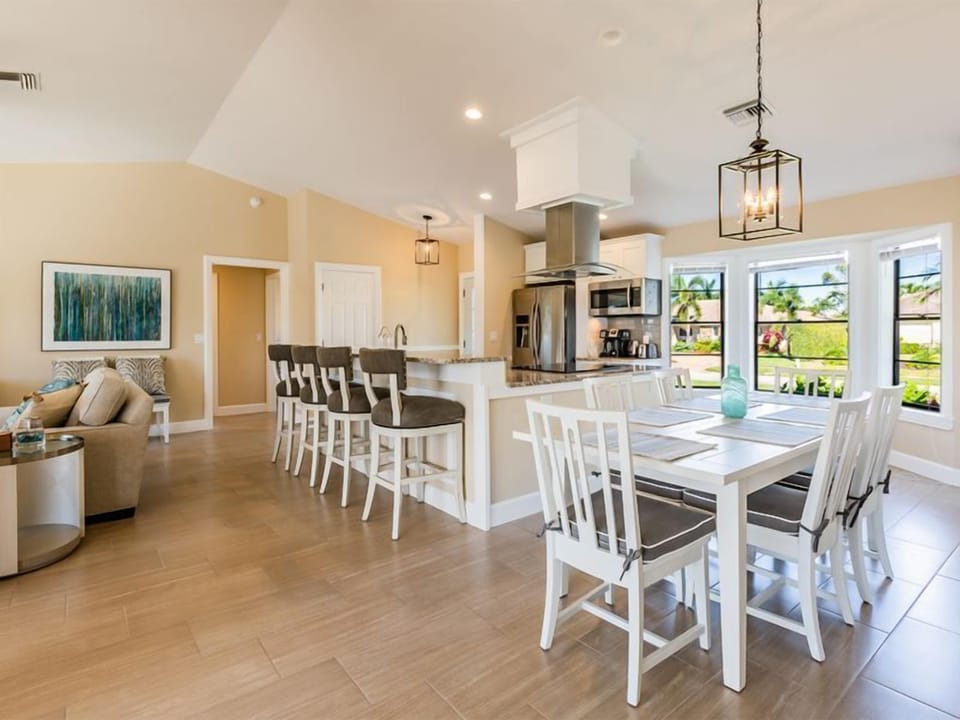 Dining/Kitchen