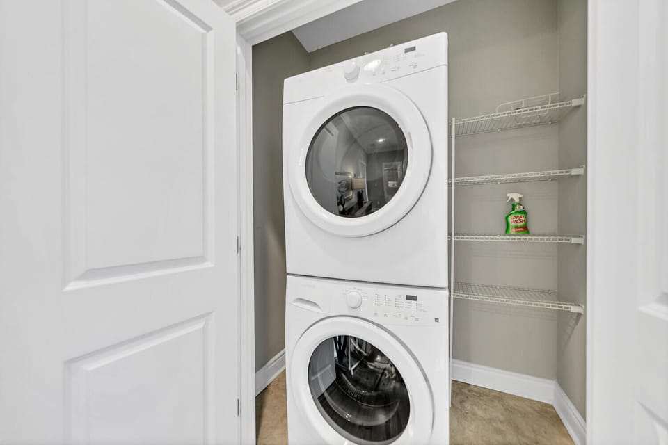 3rd Floor Washer and Dryer (1 of 2 sets - other on 1st floor)