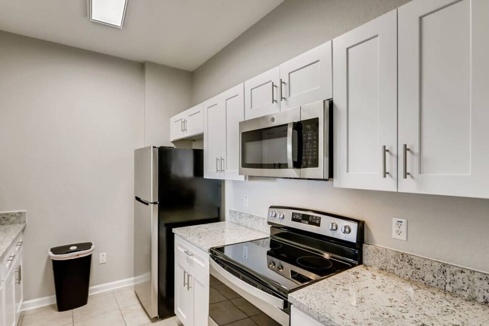 Fully remodeled Kitchen - new countertops, appliances, cabinets