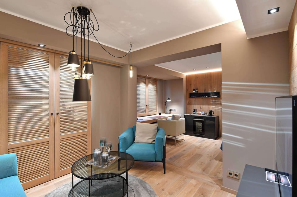 Desk, blackout drapes, soundproofing, free WiFi