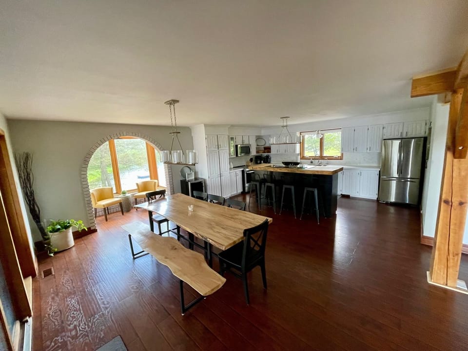 Large open style kitchen with Island and dining room table!