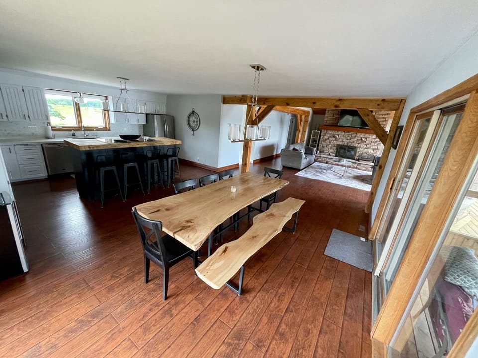 Large open style kitchen with Island and dining room table!