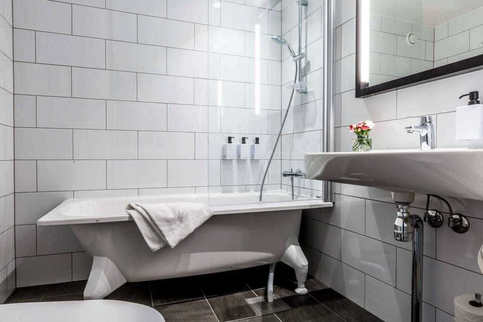 Suite (Master) | In-room safe, desk, blackout drapes, iron/ironing board