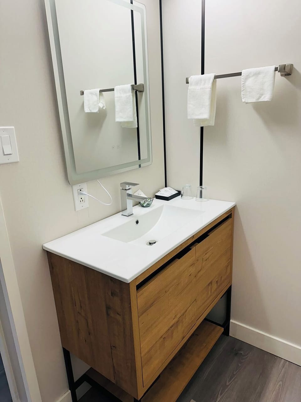 Deluxe Double Room | Desk, laptop workspace, bed sheets