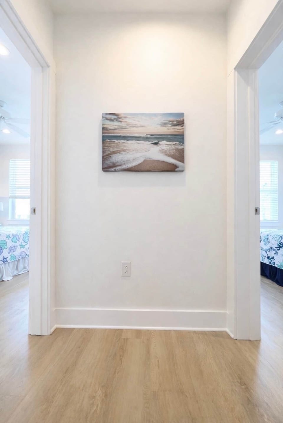 Hallway on floor 2 with entrances bedroom suites 3 and 4to 