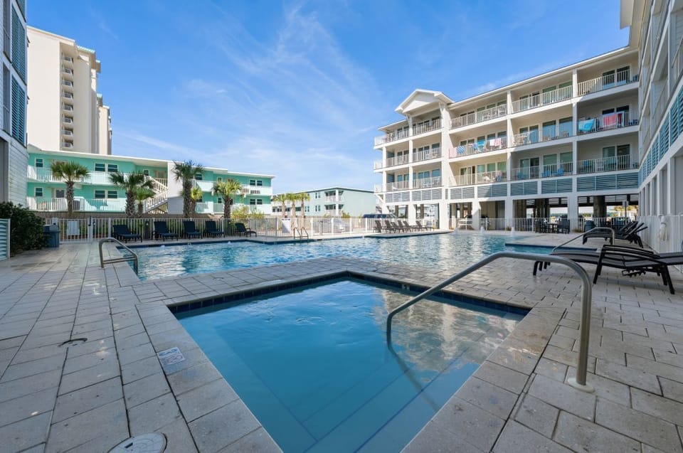 Sea Glass Outdoor Hot Tub + Pool