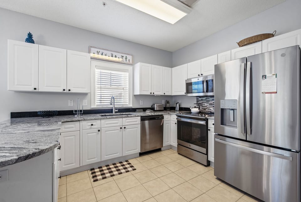brand new appliances - fully stocked kitchen