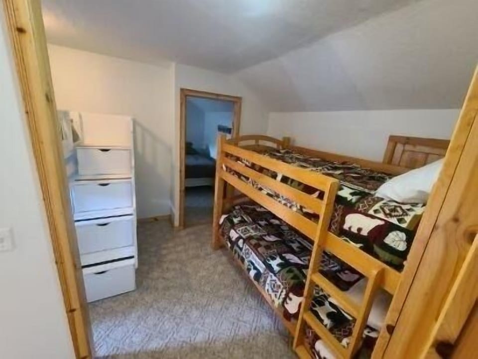Set of bunk beds 