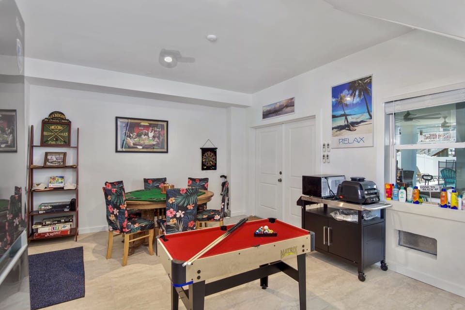 Mini game room just off of the pool area