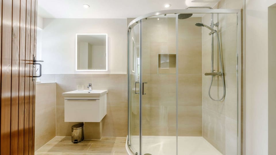 Shaven Cottage Bathroom - StayCotswold