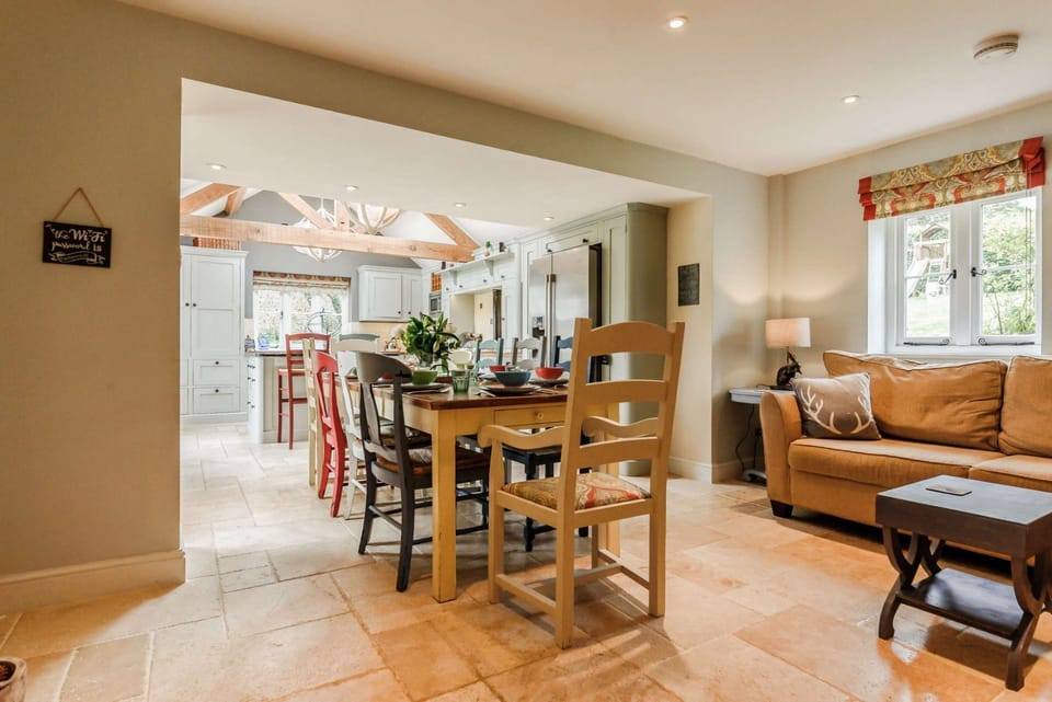 Laurel Tree Cottage Kitchen - StayCotswold