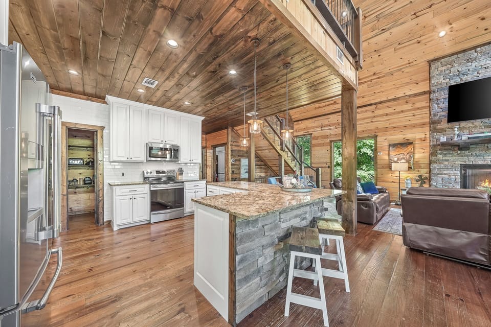 Whether you're cooking a holiday meal or prepping breakfast before a hike, this fully equipped kitchen has everything you need.