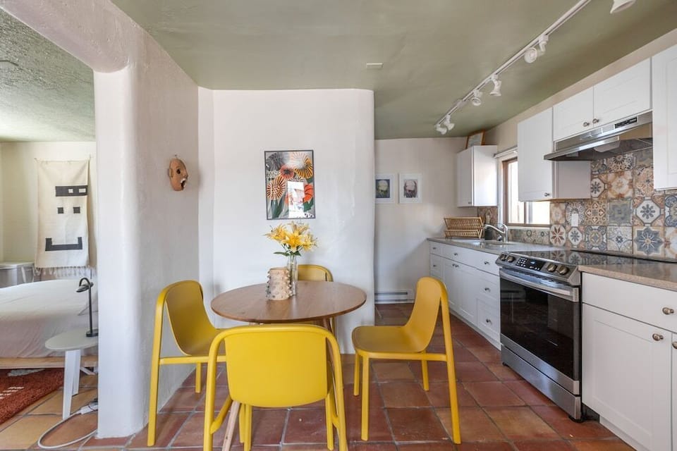 Kitchen/Dining Area/Bedroom