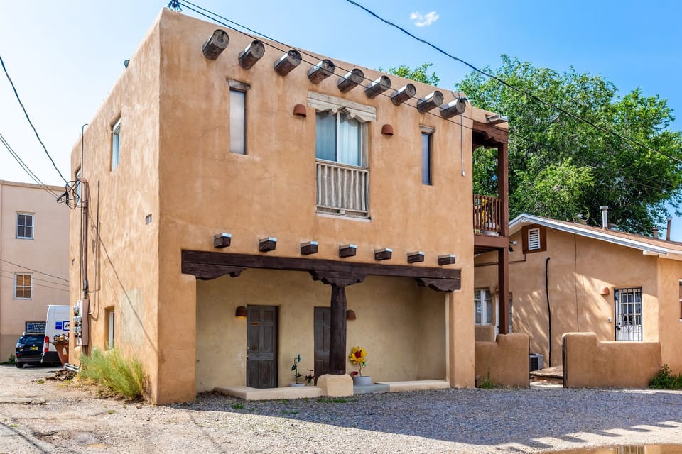 Casa Estaca -First Floor Entrance